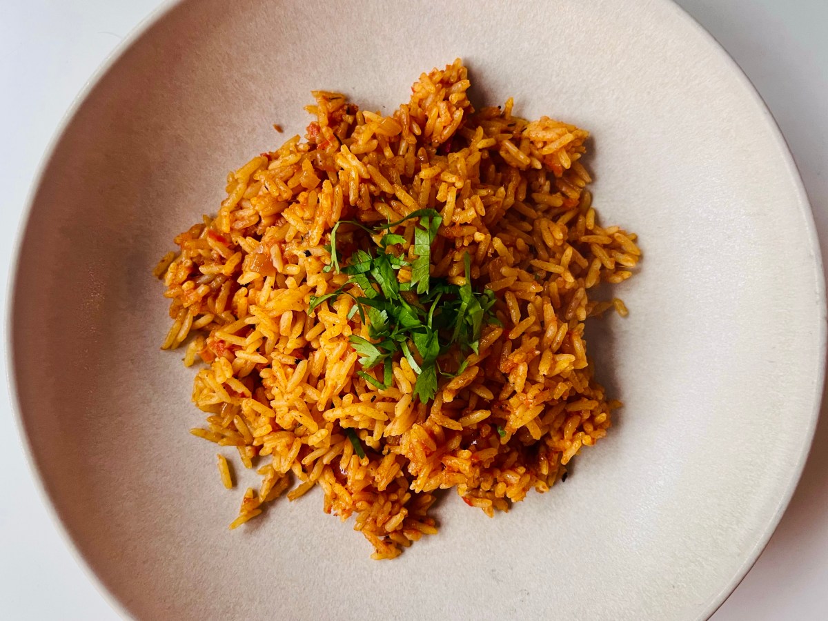 Jollof eli länsiafrikkalainen maustettu&nbsp;riisi